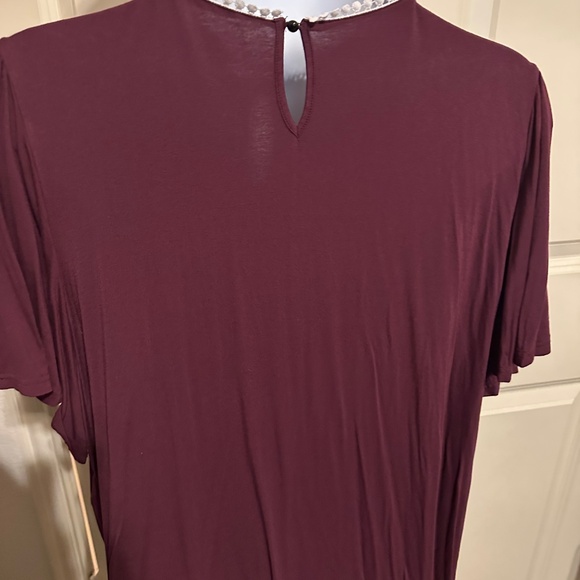 Burgundy swing top with beautiful neck design- summer top size 26 - Picture 4 of 5